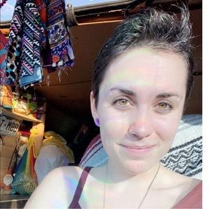 Meet your Posher, Joelle